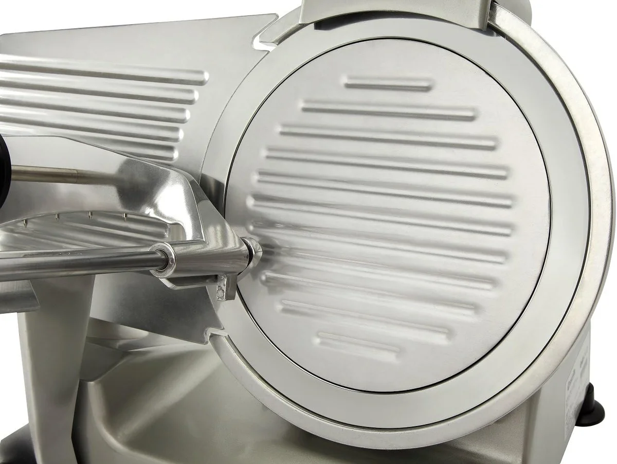 Close-up of the Beswood 10-inch slicer's chromium-plated blade with its ribbed blade cover and the carriage slide rod