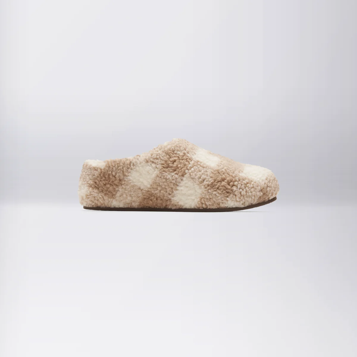Bombas Sunday Slipper in khaki and ivory sherpa checkerboard, side profile showing the open-heel slip-on and rubber sole